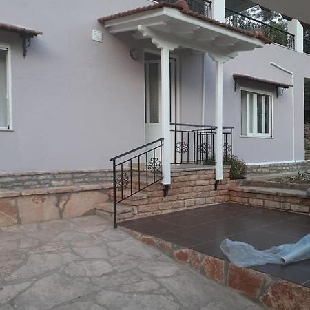 Lovely 1-Bedroom Apartment In Sarandë エクステリア 写真