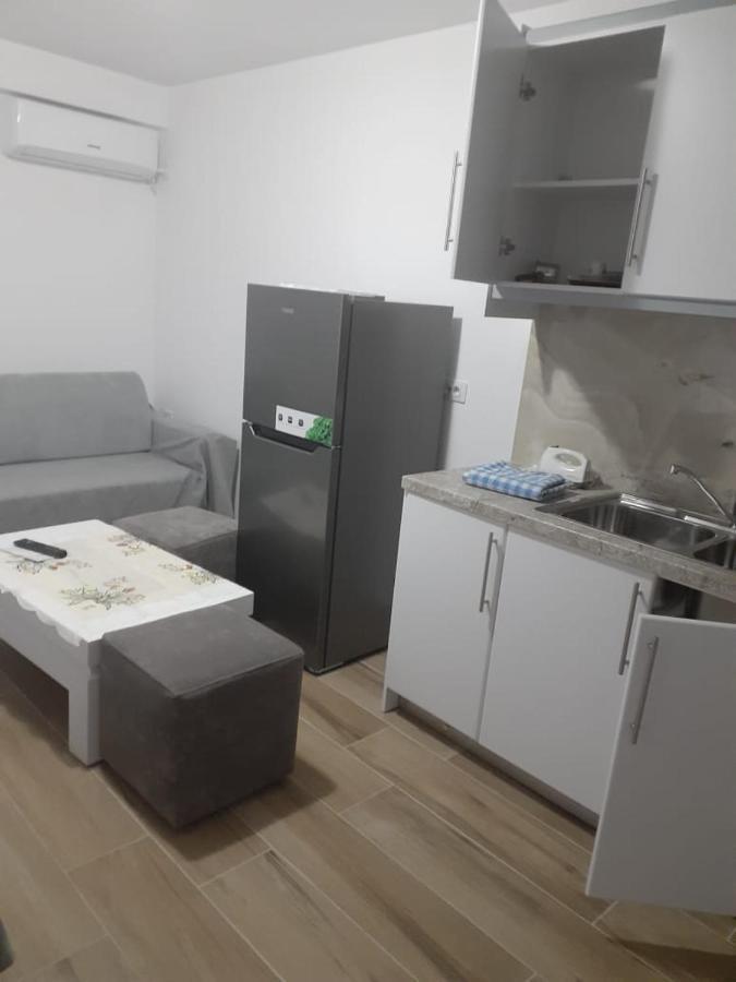 Lovely 1-Bedroom Apartment In Sarandë エクステリア 写真