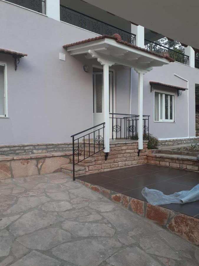 Lovely 1-Bedroom Apartment In Sarandë エクステリア 写真